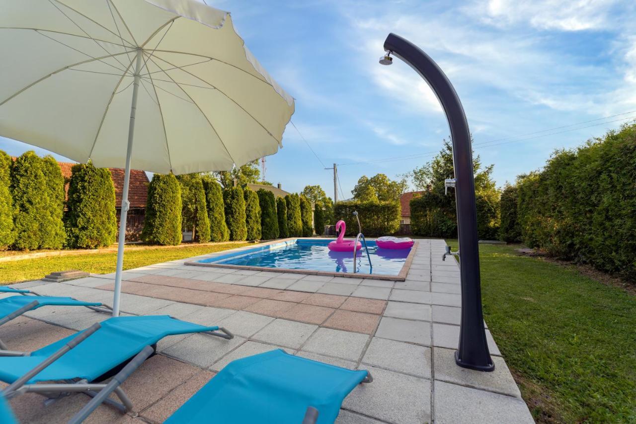 Villa Tratea - With A Heated Pool Tomici المظهر الخارجي الصورة